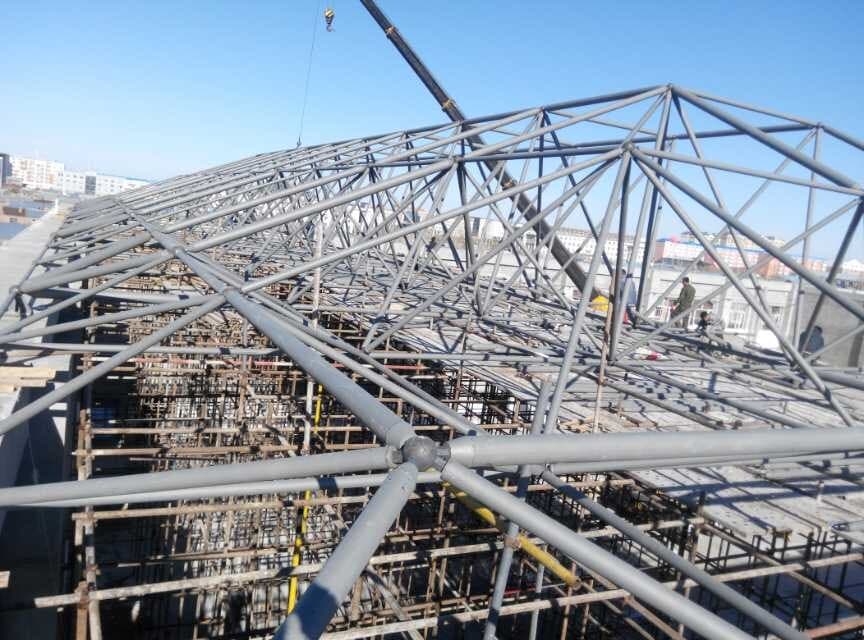扎兰屯商贸城屋顶网架工程