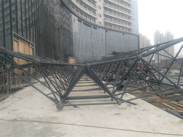 扎兰屯万豪酒店雨棚网架